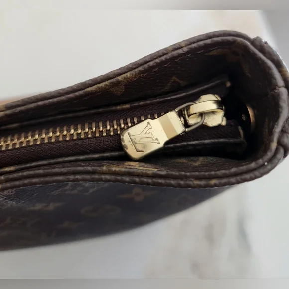 Amazing Condition! LV Monogram Looping GM Shoulder Bag. - Picture 16 of 16